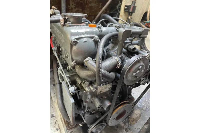  Yacht Photos Pics Engine of a 1998 Voyager Norseman 430, showcasing mechanical components and belts.