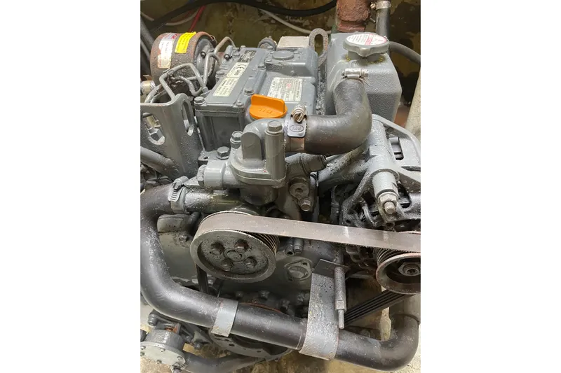  Yacht Photos Pics Engine of a 1998 Voyager Norseman 430, showcasing mechanical components and belts.