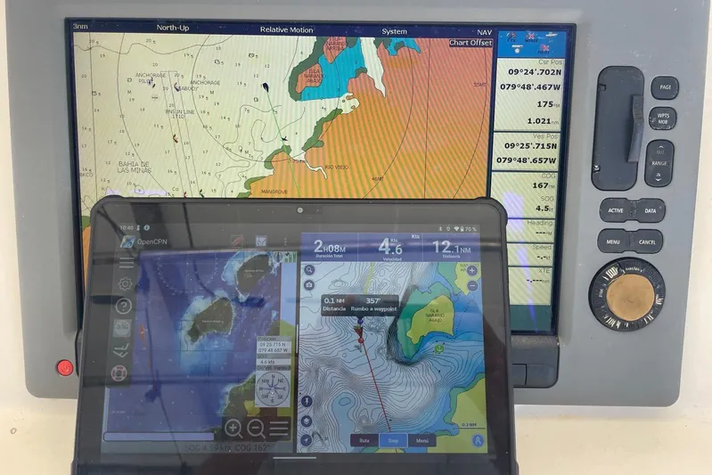  Yacht Photos Pics Navigation system on Voyager Norseman 430, 1998, displaying nautical charts and GPS data.