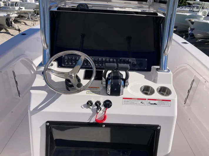  Yacht Photos Pics 2025 Twin Vee 260STX boat console with steering wheel and controls.