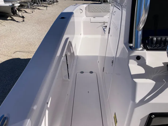  Yacht Photos Pics 2025 Twin Vee 260STX boat interior, featuring sleek white deck and seating area.