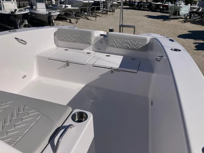  Yacht Photos Pics 2025 Twin Vee 260STX boat interior with gray seating and cup holder.
