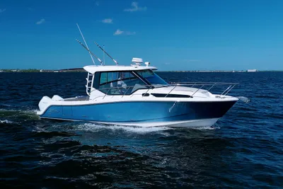 Boston Whaler 325 Conquest