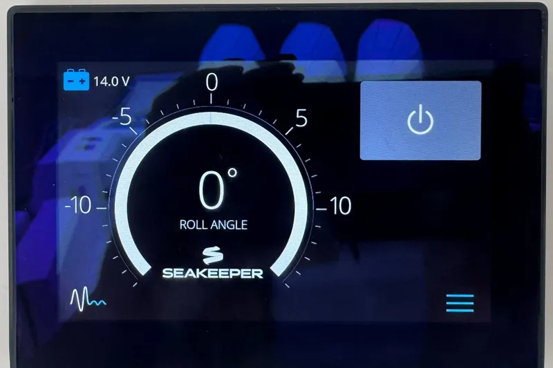  Yacht Photos Pics Seakeeper display showing 0&deg; roll angle on 2022 Boston Whaler 350 Realm.