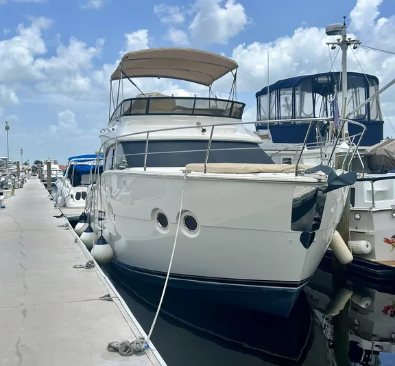  Yacht Photos Pics 2014 Carver C40 yacht docked at marina.