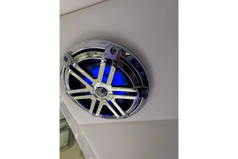  Yacht Photos Pics Chrome speaker with blue LED lighting on 2023 Formula 400 Super Sport Crossover.