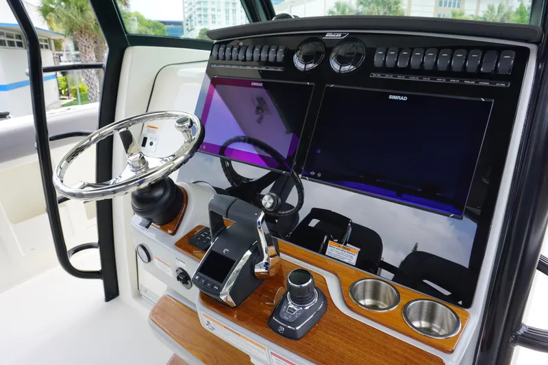 Bwcp0430a424 Yacht Photos Pics Control panel of 2024 Boston Whaler 380 Outrage with dual screens and steering wheel.