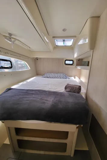 Ohana Yacht Photos Pics Interior of Leopard 44 yacht, bedroom with bed and windows.