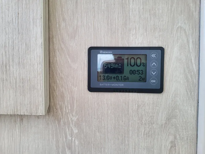 Ohana Yacht Photos Pics Battery monitor on Leopard 44 yacht, 2016 model.