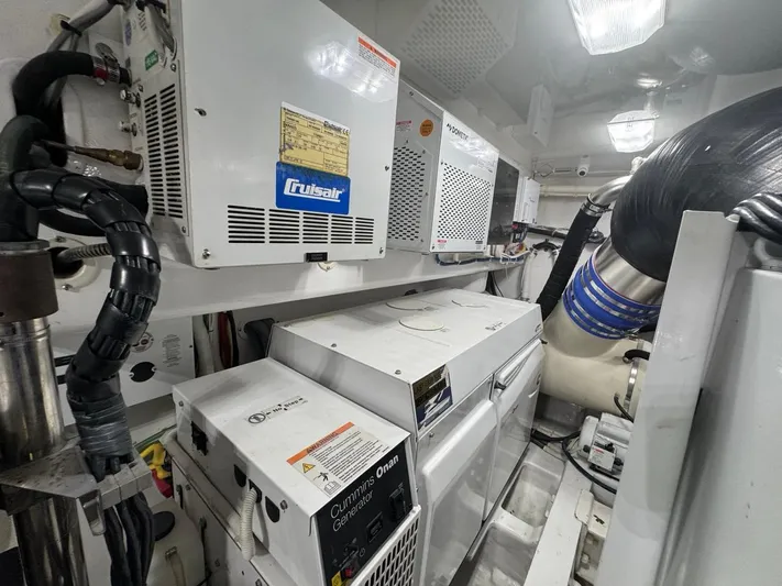 Dry Bones Yacht Photos Pics 