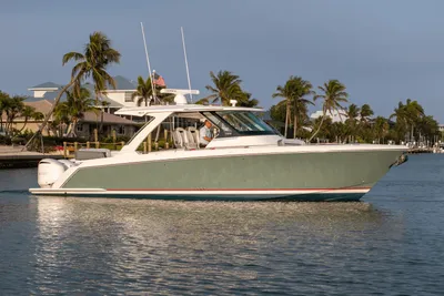 Tiara Yachts 38 LS