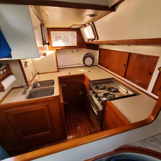 Vivamus Yacht Photos Pics 