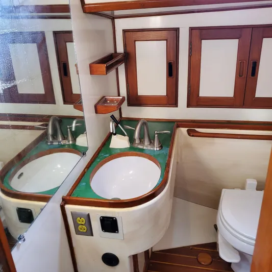 Vivamus Yacht Photos Pics 