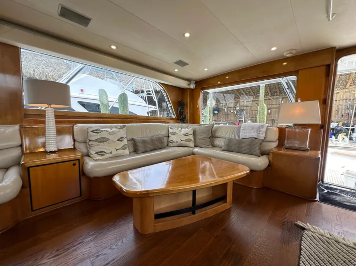 Poco Mas Yacht Photos Pics 