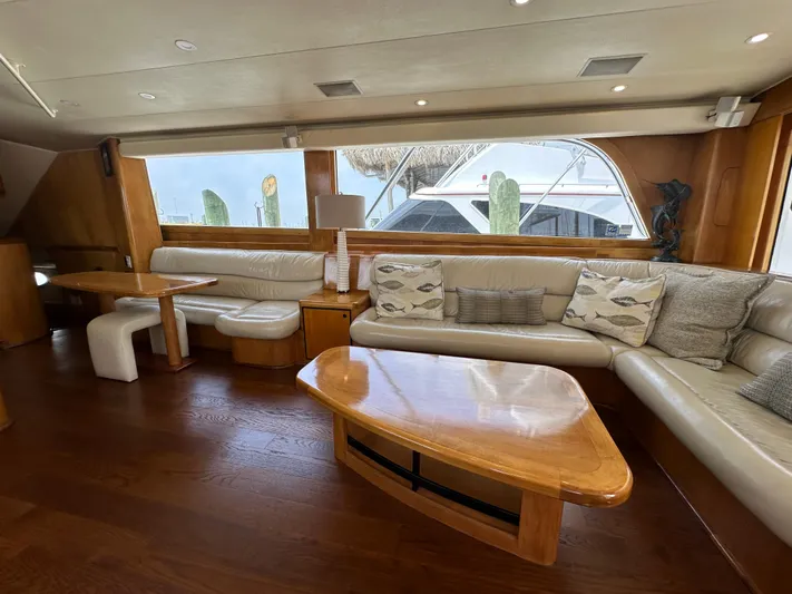 Poco Mas Yacht Photos Pics 