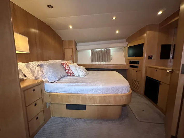 Poco Mas Yacht Photos Pics 