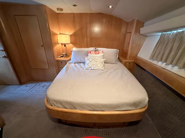 Poco Mas Yacht Photos Pics 