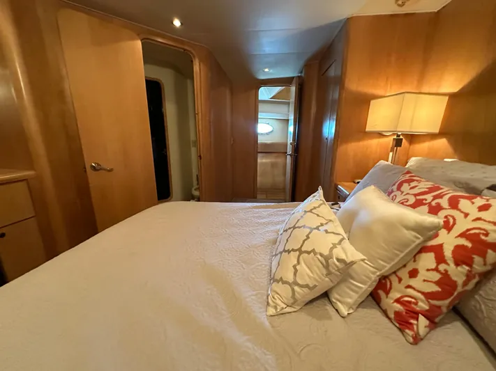 Poco Mas Yacht Photos Pics 