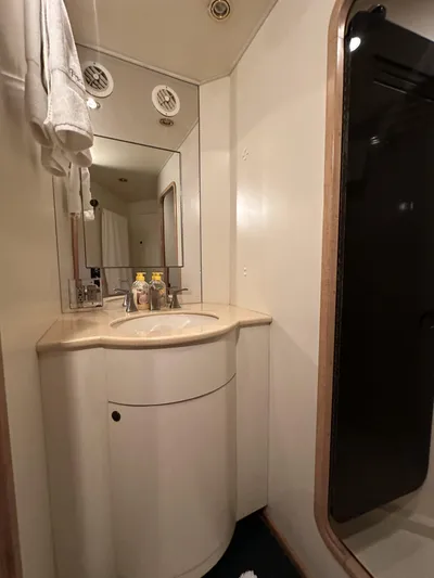 Poco Mas Yacht Photos Pics 