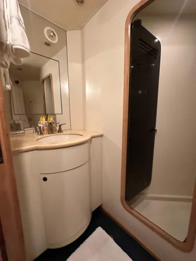 Poco Mas Yacht Photos Pics 