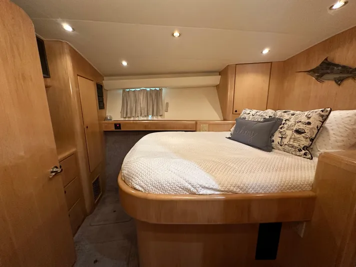 Poco Mas Yacht Photos Pics 