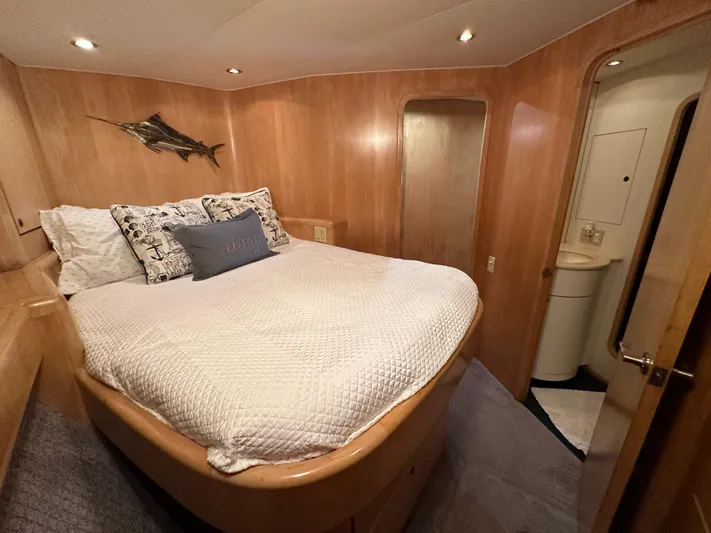 Poco Mas Yacht Photos Pics 