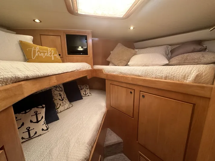 Poco Mas Yacht Photos Pics 