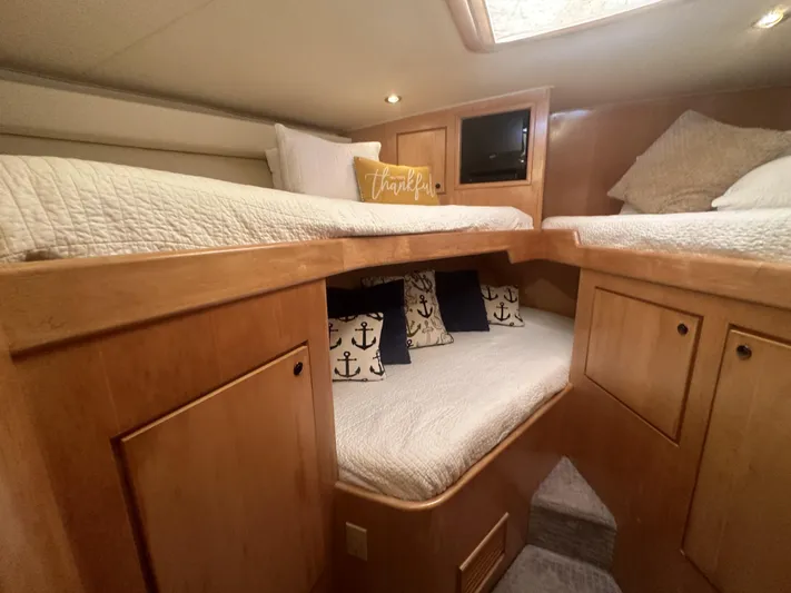 Poco Mas Yacht Photos Pics 