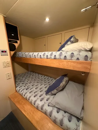 Poco Mas Yacht Photos Pics 