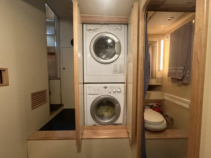 Poco Mas Yacht Photos Pics 