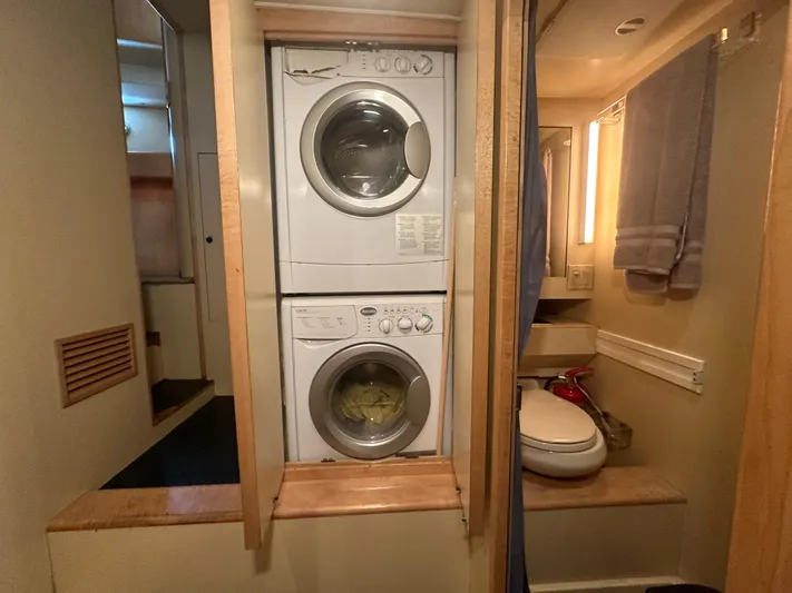 Poco Mas Yacht Photos Pics 