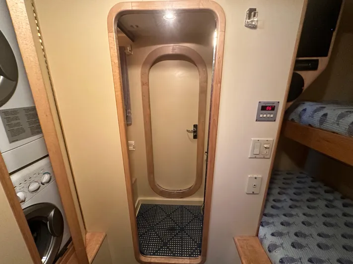 Poco Mas Yacht Photos Pics 