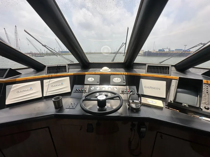 Poco Mas Yacht Photos Pics 