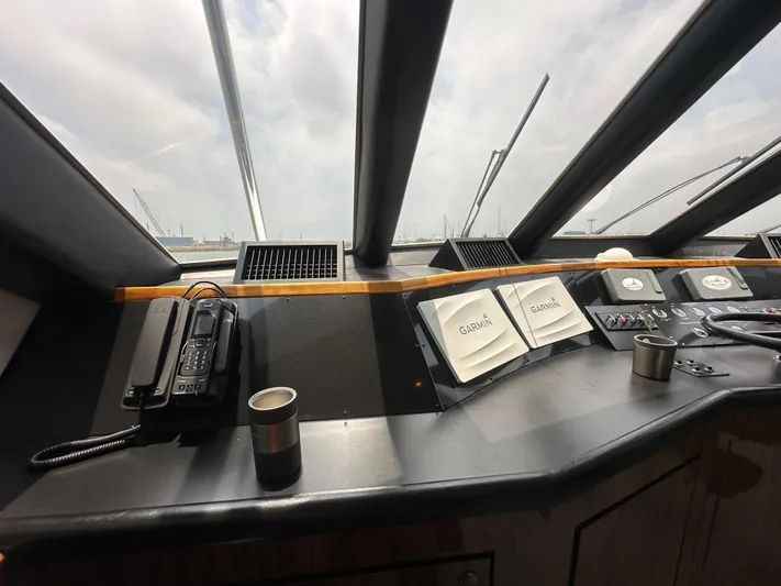 Poco Mas Yacht Photos Pics 