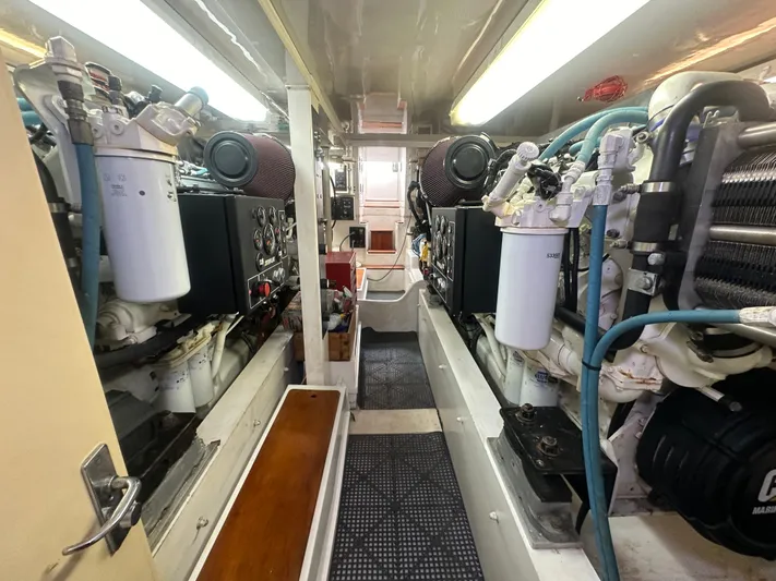 Poco Mas Yacht Photos Pics 