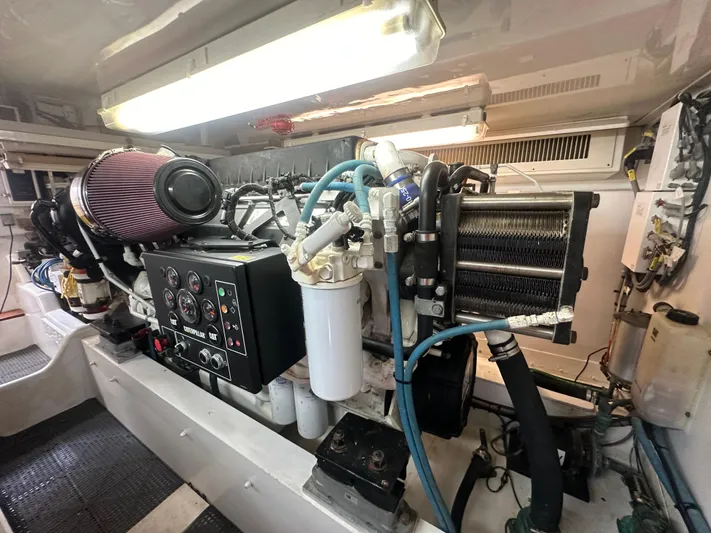 Poco Mas Yacht Photos Pics 