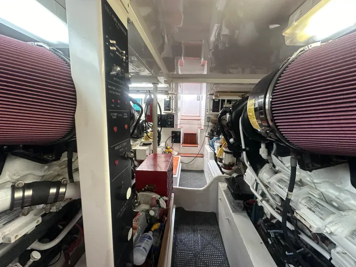 Poco Mas Yacht Photos Pics 