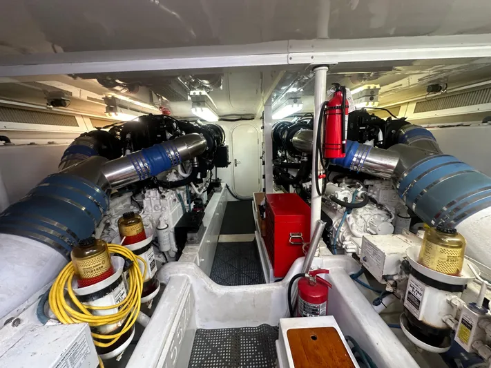 Poco Mas Yacht Photos Pics 