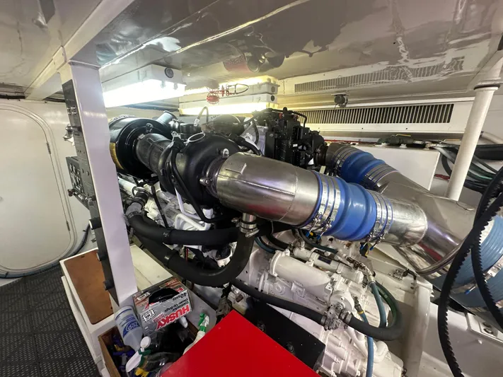 Poco Mas Yacht Photos Pics 