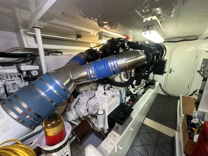 Poco Mas Yacht Photos Pics 