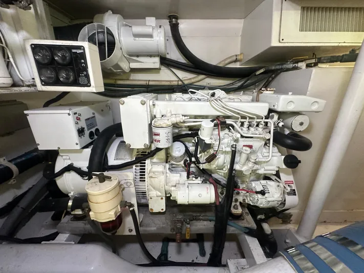 Poco Mas Yacht Photos Pics 