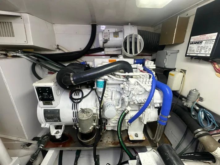 Poco Mas Yacht Photos Pics 