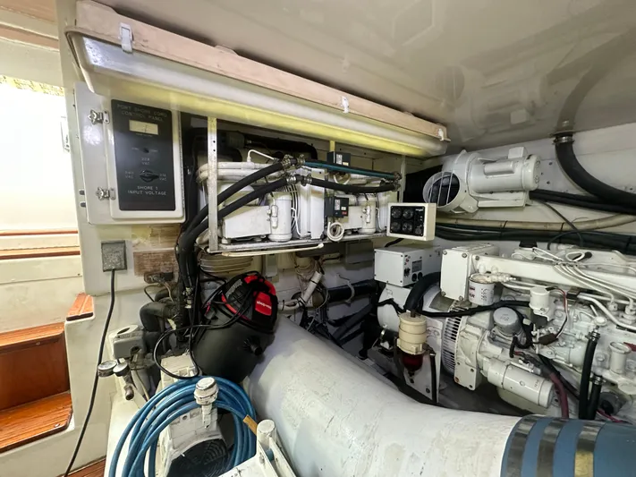 Poco Mas Yacht Photos Pics 