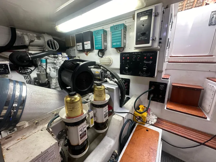 Poco Mas Yacht Photos Pics 