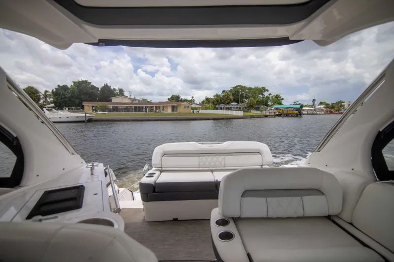 Karma Yacht Photos Pics Regal 33 Karma - Cockpit