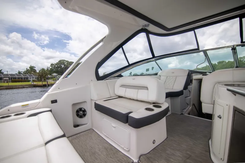 Karma Yacht Photos Pics Regal 33 Karma - Cockpit