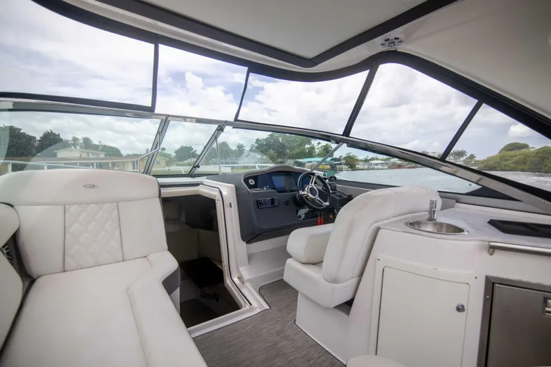 Karma Yacht Photos Pics Regal 33 Karma - Cockpit