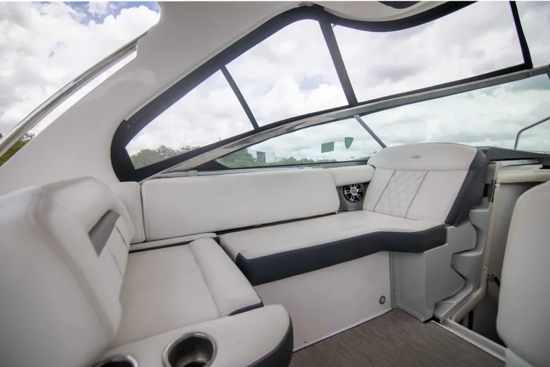 Karma Yacht Photos Pics Regal 33 Karma - Helm Area