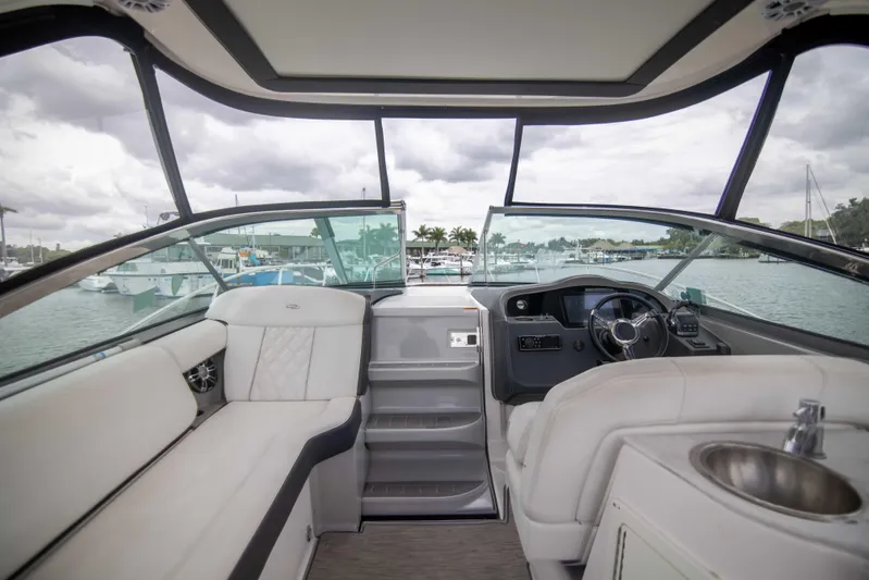 Karma Yacht Photos Pics Regal 33 Karma - Helm Area