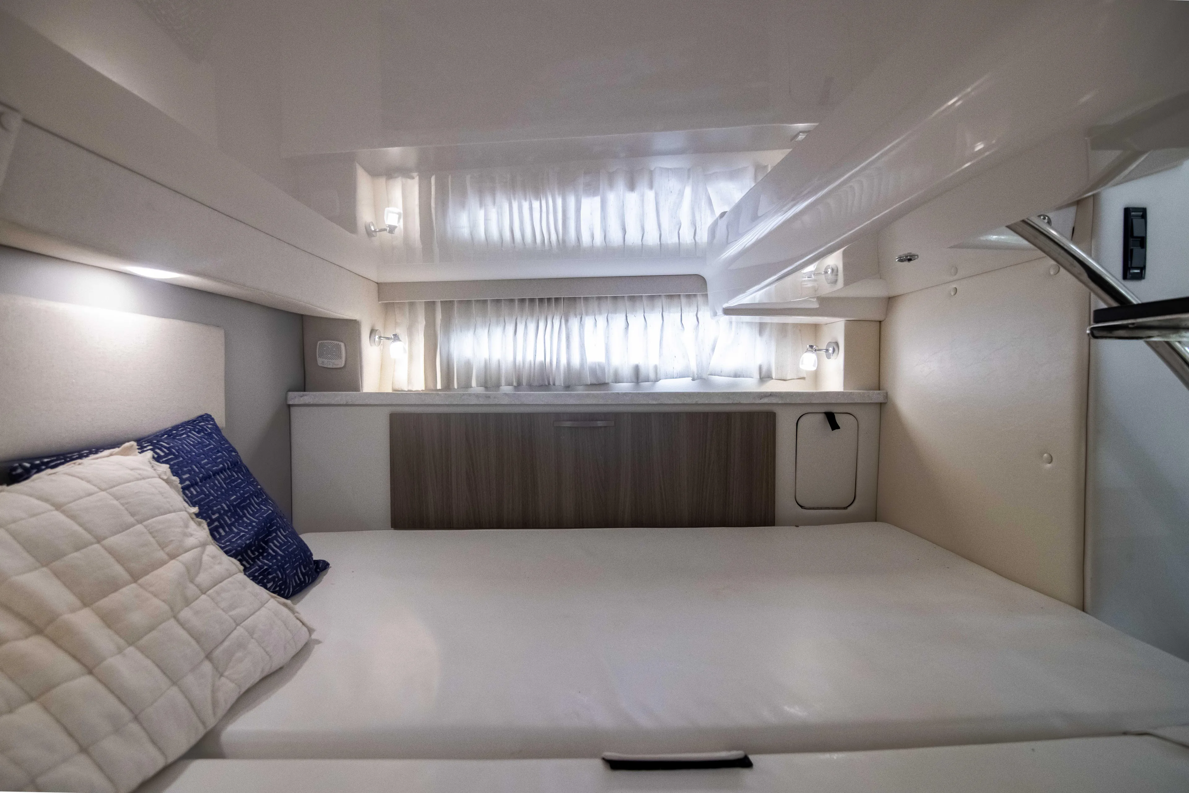 Karma Yacht Photos Pics Regal 33 Karma - Midship Berth